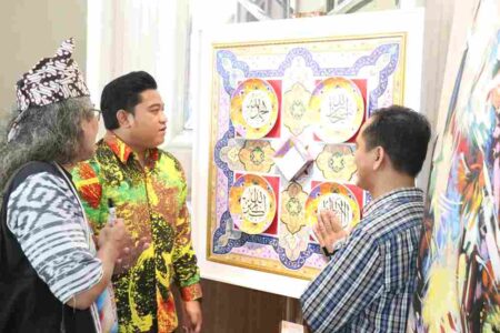 Seniman Gresik Pameran Seni Rupa di Gedung DPRD Foto BeritaJatim.com