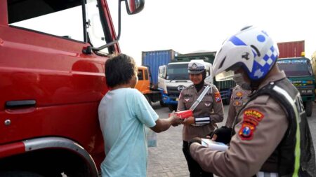 Melanggar Jam Operasional, Puluhan Truk Odol di Gresik Kena Tilang Foto BeritaJatim.com