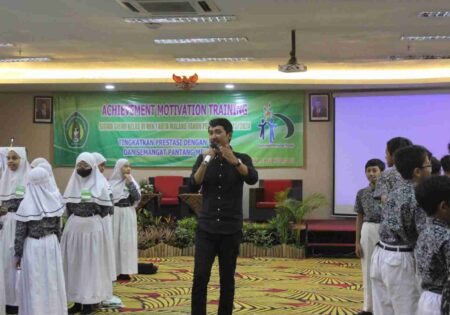 Paparan Gadget Berlebihan Bisa Picu Ide Bundir? Ini Penjelasan Psikolog UMM Foto BeritaJatim.com