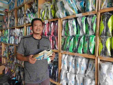 Perajin Alas Kaki Mojokerto Genjot Digital Marketing Lewat Live TikTok Foto BeritaJatim.com