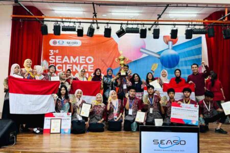Tim Pelajar Jatim Raih 5 Penghargaan di SEASO 2025 Malaysia Foto BeritaJatim.com