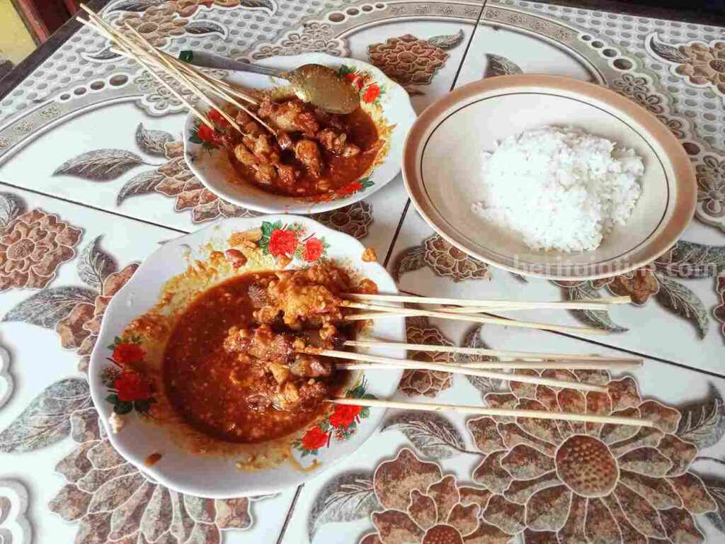 Nikmatnya Sate Lowayu Gresik, Cita Rasa Khas yang Tak Tertandingi Sejak 2005 Foto BeritaJatim.com