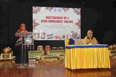 Ketua Baru HISKI Malang: Kami Tidak Mau Sastra Hanya Hidup di Akademisi Foto BeritaJatim.com