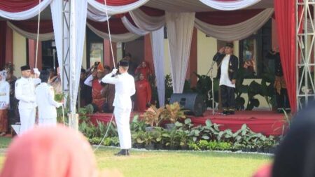 Bupati Mojokerto : Guru Garda Terdepan Peningkatan Mutu SDM Foto BeritaJatim.com