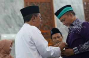 Simbolis, Bupati Pamekasan Lepas 1.049 JCH di Masjid Agung Asy-Syuhada’ Foto BeritaJatim.com
