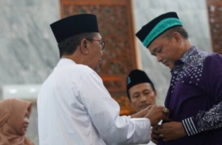 Simbolis, Bupati Pamekasan Lepas 1.049 JCH di Masjid Agung Asy-Syuhada’ Foto BeritaJatim.com