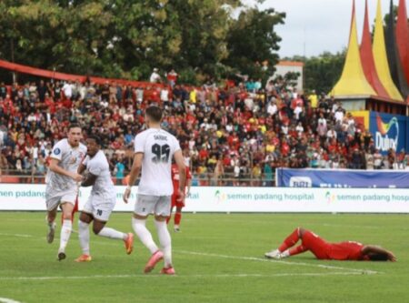 Madura United Unggul 3 Poin dari Tim Zona Merah Degradasi Foto BeritaJatim.com