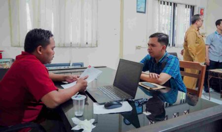 Mini Job Fair Disnaker Gresik Diserbu Pencari Kerja Foto BeritaJatim.com