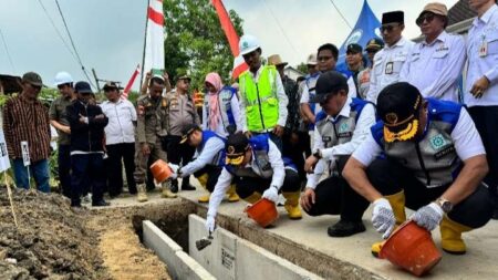 Jelang Peringatan Hari Jadi ke-732 Kabupaten Mojokerto, Bupati Resmikan 5 Proyek Strategis Foto BeritaJatim.com
