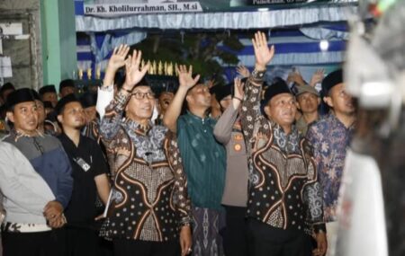 Lepas Keberangkatan CJH, Bupati Pamekasan: Mohon Tidak Berswafoto di Depan Ka’bah Foto BeritaJatim.com