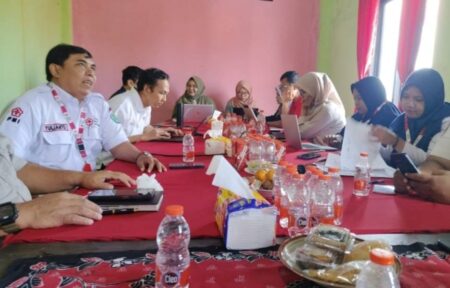 PMI Bangun Fasilitas Sanitasi MCK Komunal di Madura Foto BeritaJatim.com