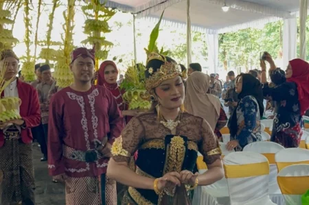 Manten Tebu Bukan Ritual Mistis, Tradisi Pabrik Gula yang Sarat Makna di Kediri Foto BeritaJatim.com