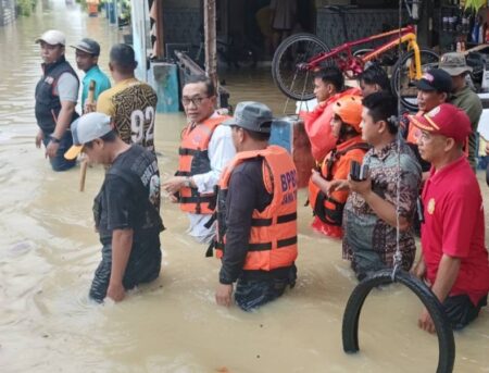 Banjir Melanda 9 Desa di Pamekasan: Ribuan Warga Terdampak, Fasilitas Umum Terendam Foto BeritaJatim.com