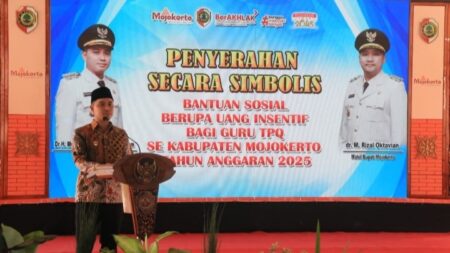6.000 Guru TPQ di Kabupaten Mojokerto Terima Insentif, Ini Pesan Gus Barra Foto BeritaJatim.com