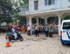 Road Safety, Cara Polres Pamekasan Edukasi Santri Tertib Lalu lintas Foto BeritaJatim.com