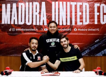 Madura United Perpanjang Kontrak Bek Portugal Foto BeritaJatim.com