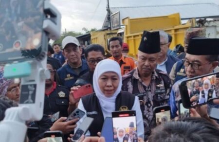 Gubernur Jatim Pastikan Proses Normalisasi Sungai di Pamekasan Lancar Foto BeritaJatim.com