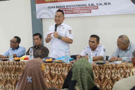 Banyak Warga Pendatang Surabaya Ajukan Alamat KTP di Tempat Ibadah, DPRD: Ini Tak Bisa Diizinkan! Foto BeritaJatim.com