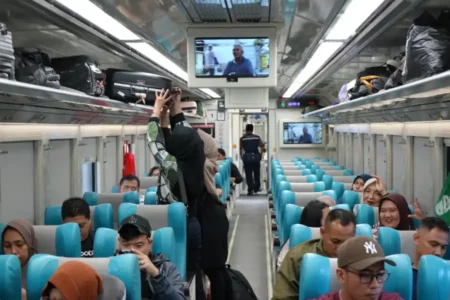 Libur Waisak 2025, Terjadi Lonjakan Penumpang di Stasiun Bojonegoro Foto BeritaJatim.com