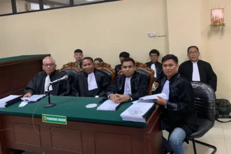 Ajukan Nota Pembelaan, Terdakwa Kasus Mobil Siaga Desa di Bojonegoro Anam Warsito Minta Dibebaskan Foto BeritaJatim.com