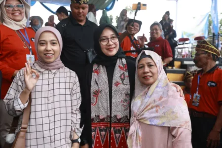 Doktor Termuda Lulusan UGM Asal Banyuwangi Temui Bupati Ipuk, Siap Beri Inspirasi Anak Muda Foto BeritaJatim.com
