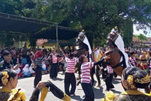 Festival Jaran Serek 2025 di Sumenep Tampilkan 75 Kuda Menari Foto BeritaJatim.com