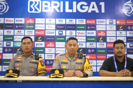 Stadion Kanjuruhan Gelar Laga Perdana Usai Tragedi, Simulasi Pengamanan Jadi Sorotan Foto BeritaJatim.com