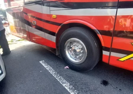 Ibu Tewas, Anak Terluka Usai Motor Tabrak Bus Pariwisata di Kediri Foto BeritaJatim.com