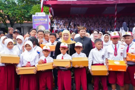 Hardiknas 2025, Khofifah: Pemprov Jatim Siapkan Paket Kebijakan Pendidikan Rp126,236 M Foto BeritaJatim.com