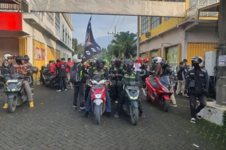 Ratusan Driver Online Malang Raya Konvoi ke Surabaya, Suarakan Protes ke Perusahaan Aplikasi Foto BeritaJatim.com