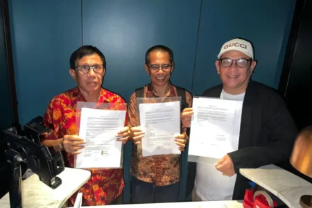 PWI Jatim Sambut Baik Kongres Satukan Kubu Zulmansyah dan Hendry Foto BeritaJatim.com