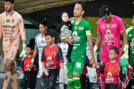 Alasan Uston Pelatih Persebaya Mainkan M. Hidayat Hanya 30 Menit Foto BeritaJatim.com