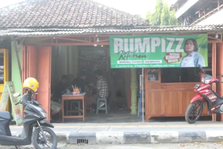 Pulang dari MasterChef, Bude Wiji Buka Warung Lagi di Kampung Inggris Pare Kediri Foto BeritaJatim.com