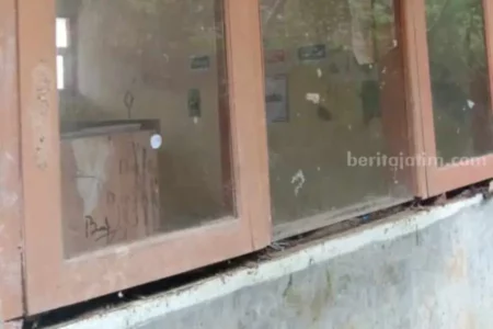 Bangunan SDN 2 Ketro Harjo Pacitan Rusak Parah, Keselamatan Siswa Terancam Foto BeritaJatim.com