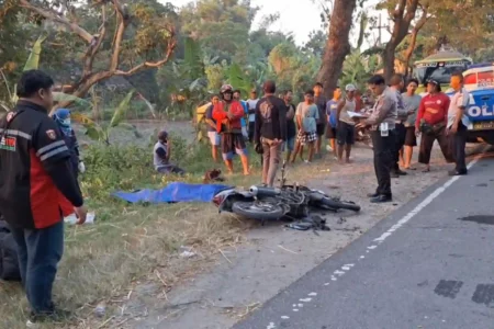 Tragis, Pengendara Motor Tewas Terlindas Truk Tangki Susu di Ngawi Foto BeritaJatim.com