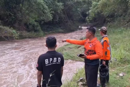 Tiga Bocah Hanyut Saat Mandi di Sungai Andong Ngawi, Satu Masih Hilang Foto BeritaJatim.com