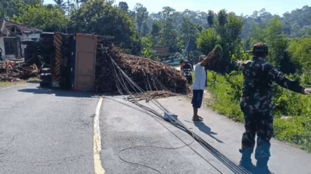 Musim Giling, Truk Tebu Dilarang Melintas di Jalan Blitar-Malang pada Jam Ini Foto BeritaJatim.com
