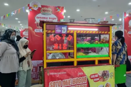 Soto Mie Bogor Diserbu Pengunjung di Festival Kuliner Legendaris Jakarta di Surabaya Foto BeritaJatim.com