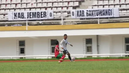 Tim Sepak Bola Jember Bungkam 10 Pemain Banyuwangi Foto BeritaJatim.com