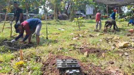 Ekskavasi Candi Brahu, BPK Wilayah XI Fokus Cari Struktur Pagar Kuno Foto BeritaJatim.com
