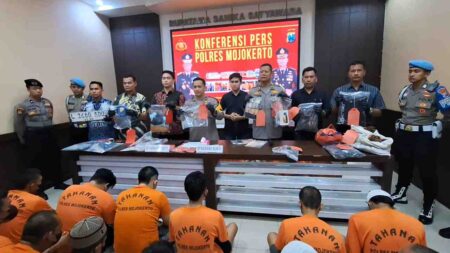 Polres Mojokerto Amankan 13 Pelaku Premanisme dalam Operasi Pekat Semeru 2025 Foto BeritaJatim.com