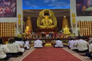 Perayaan Waisak 2025 di Vihara Buddhayana Surabaya Ramai Foto BeritaJatim.com