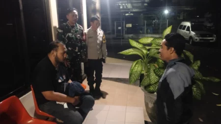 Nyaris Dihakimi Warga, Pencuri Helm di RS Baptis Kediri Diselesaikan Secara Kekeluargaan Foto BeritaJatim.com