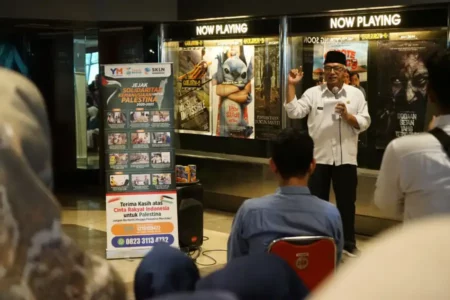 Gus Qowim dan Yatim Mandiri Ajak Anak Yatim Nobar Film Animasi Jumbo Foto BeritaJatim.com
