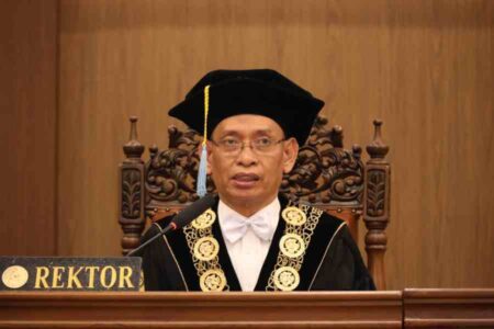 Unair Kukuhkan Enam Guru Besar Baru, Usung Terobosan di Bidang Kesehatan Foto BeritaJatim.com