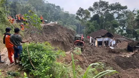 Empat Korban Longsor di Trenggalek Belum Ditemukan Foto BeritaJatim.com