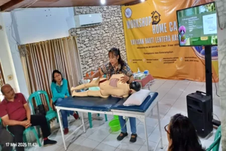 Workshop Homecare YBLK Sidoarjo Bahas Teknik Perawatan Lansia dan Pasien Sakit Foto BeritaJatim.com