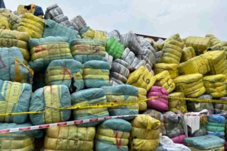 Dosen Unair Mengungkap 37 Persen Barang di Indonesia Ilegal, Negara Rugi Rp944 Triliun Foto BeritaJatim.com