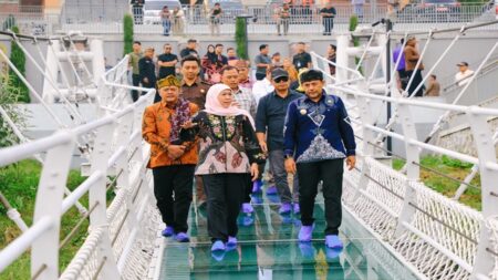 Khofifah: Jembatan Kaca Seruni Point Bromo Perkuat Magnet Pariwisata Jatim Foto BeritaJatim.com
