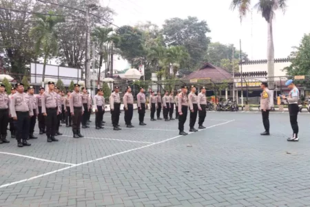 Polres Malang Siagakan Ratusan Personel Hadapi Demo Buruh di May Day 2025 Foto BeritaJatim.com